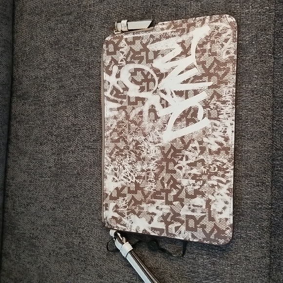 Brand new DKNY medium wristlet. Brown Graffiti pattern. Retails $78 - Picture 2 of 9